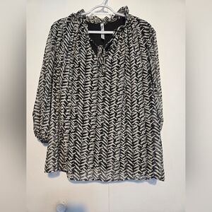 NY Collection Black‎ and White Chevron Blouse- Size 2X